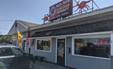 Salty Wave Seafood Market In Harr